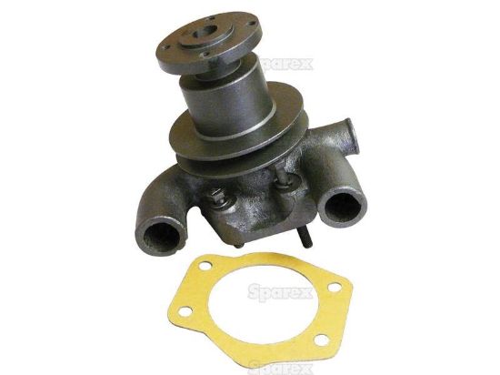 Picture of Water pump Massey Ferguson 135 with belt-pulley, 747542M91